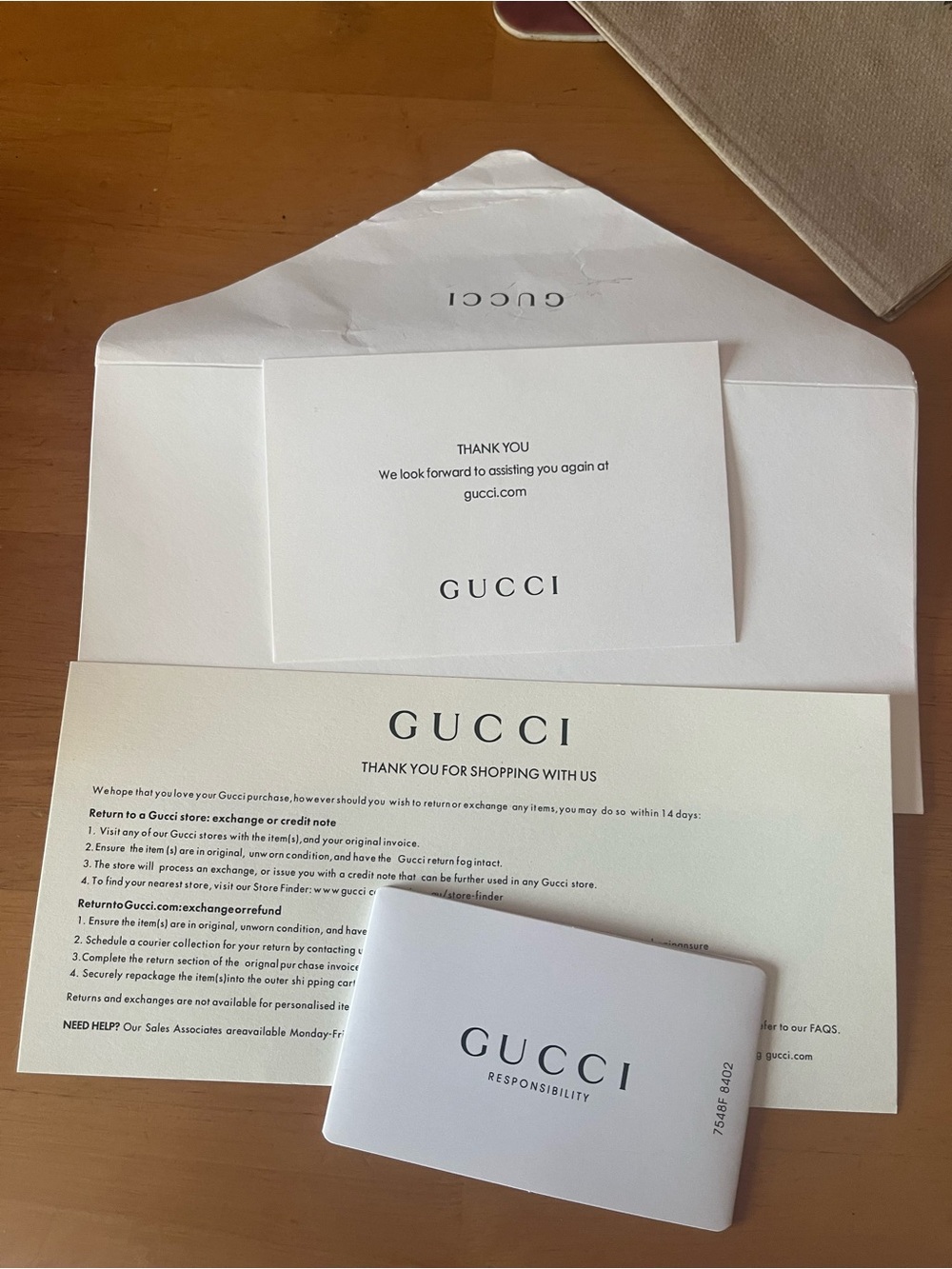 Gucci White Sneakers with Green and Red Stripes - Picture 11 of 12